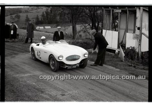 Templestowe HillClimb 7th September 1958 - Photographer Peter D'Abbs - Code 58-T7958-016