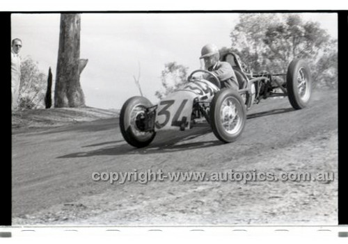 Templestowe HillClimb 7th September 1958 - Photographer Peter D'Abbs - Code 58-T7958-038