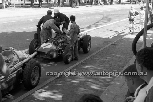 Albert Park 1956 - Photographer Peter D'Abbs - Code 56-AP-048