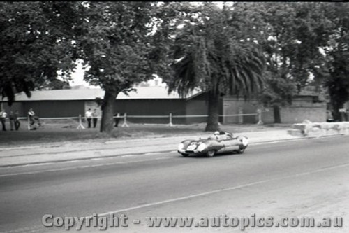 Melbourne Grand Prix 30th November 1958  Albert Park - Photographer Peter D'Abbs - Code AP58-11