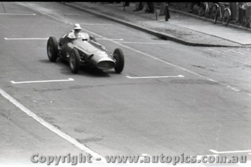 Melbourne Grand Prix 30th November 1958  Albert Park - Photographer Peter D'Abbs - Code AP58-101