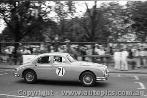 Melbourne Grand Prix 30th November 1958  Albert Park - Photographer Peter D'Abbs - Code AP58-132