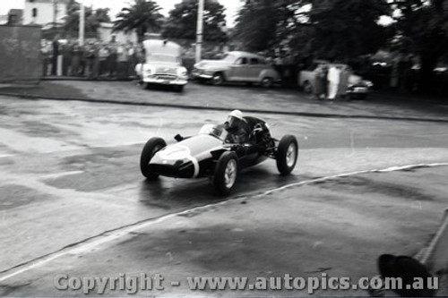 Melbourne Grand Prix 30th November 1958  Albert Park - Photographer Peter D'Abbs - Code AP58-167