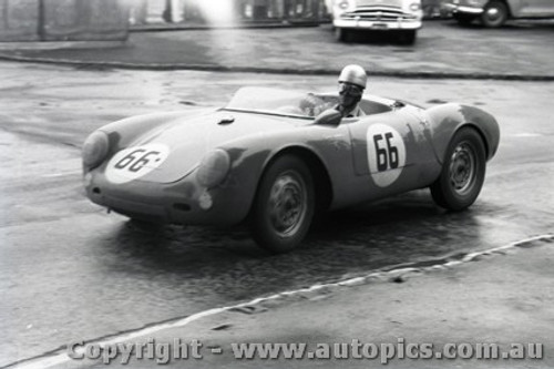 Melbourne Grand Prix 30th November 1958  Albert Park - Photographer Peter D'Abbs - Code AP58-189
