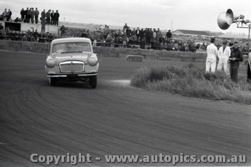 All of 1958 Fishermans Bend - Photographer Peter D'Abbs - Code FB1958-366