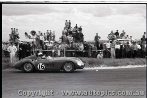 Fishermans Bend  - October 1959 -  Photographer Peter D'Abbs - Code FB01059-19