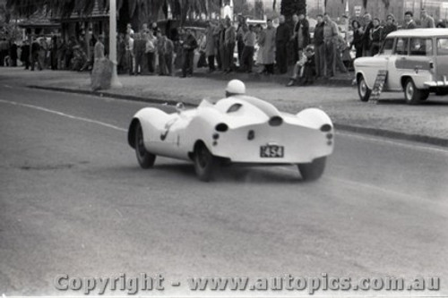 Geelong Sprints 24th August 1958 - Photographer Peter D'Abbs - Code G24858-3