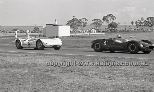 Calder 1965 - Photographer Peter D'Abbs - Code 65-PD-C-004