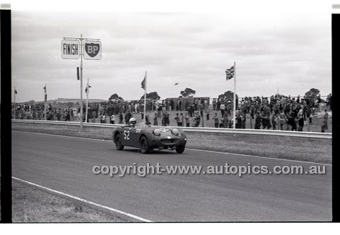 Calder 1965 - Photographer Peter D'Abbs - Code 65-PD-C-647