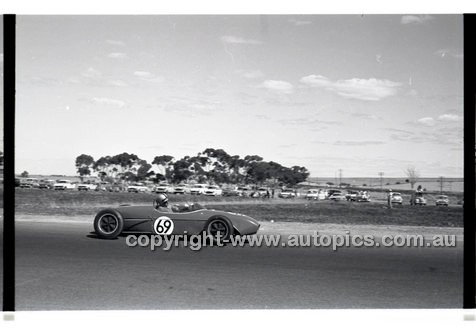 Calder 1965 - Photographer Peter D'Abbs - Code 65-PD-C-676