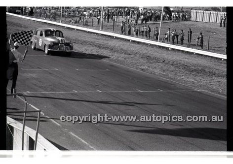 Calder 1965 - Photographer Peter D'Abbs - Code 65-PD-C-747