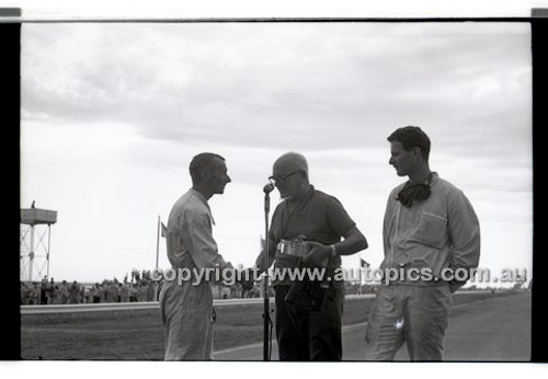 Calder 1965 - Photographer Peter D'Abbs - Code 65-PD-C-786