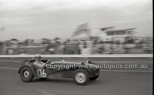 Calder 1965 - Photographer Peter D'Abbs - Code 65-PD-C29865-070