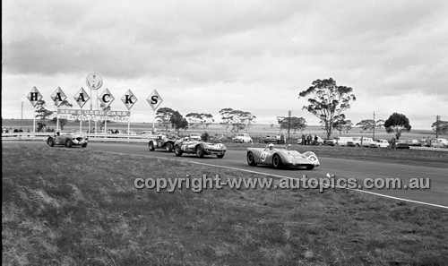 Calder 1966 - Photographer Peter D'Abbs - Code 66-PD-C-042