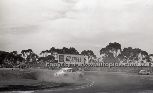 Calder 1966 - Photographer Peter D'Abbs - Code 66-PD-C-16166-020