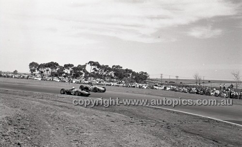 Calder 1966 - Photographer Peter D'Abbs - Code 66-PD-C-16166-056