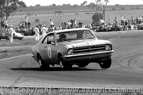 69031 - Norm Beechey Holden Monaro - Calder 1969