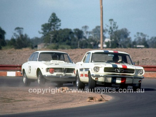 66206 - Pete Geoghegan, Ford Mustang & Kevin Bartlett Alfa Romeo GTV - Lakeside 1966 - Photographer John Stanley