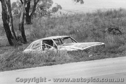 72724 - Colin Bond - Bathurst 1972 - Holden Torana XU1