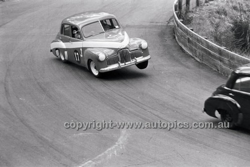 G. Moore, FX Holden - Catalina Park Katoomba - 8th November 1964 - Code 64-C81164- 10