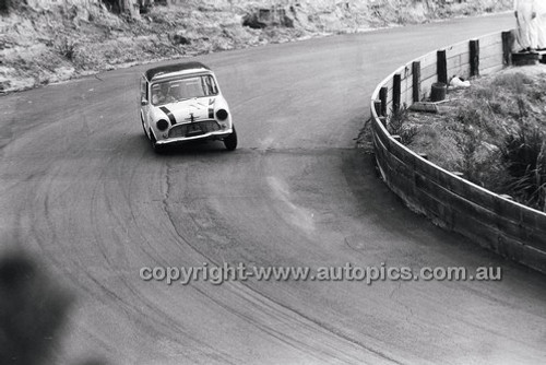 Laurie Stewart, Morris 850 - Catalina Park Katoomba - 8th November 1964 - Code 64-C81164- 47