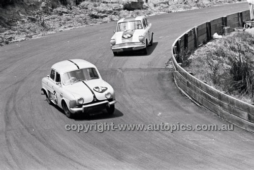 D. Frazer, Renault Dauphine - Catalina Park Katoomba - 8th November 1964 - Code 64-C81164- 68