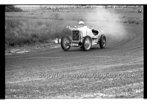 D. Veel, Austin 7 - Phillip Island - 27th October 1957 - Code 57-PD-P271057-007