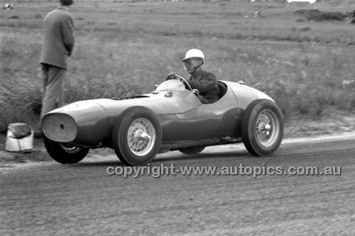 Phillip Island - 27th October 1957 - Code 57-PD-P271057-017