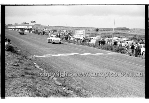 Phillip Island - 27th October 1957 - Code 57-PD-P271057-033
