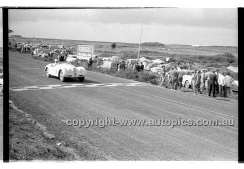 Phillip Island - 27th October 1957 - Code 57-PD-P271057-034