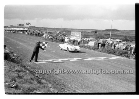 Phillip Island - 27th October 1957 - Code 57-PD-P271057-036