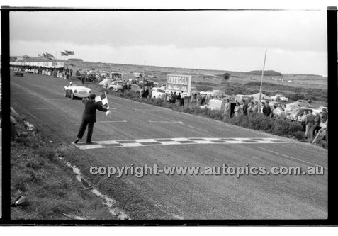 Phillip Island - 27th October 1957 - Code 57-PD-P271057-039