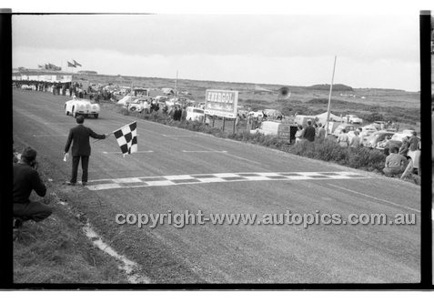 Phillip Island - 27th October 1957 - Code 57-PD-P271057-040