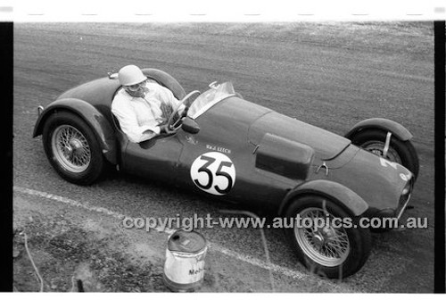 Phillip Island - 22nd April 1957 - Code 57-PD-P22457-022