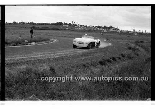 Phillip Island - 22nd April 1957 - Code 57-PD-P22457-027