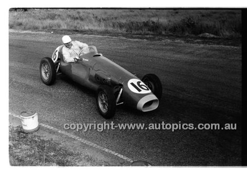 Phillip Island - 22nd April 1957 - Code 57-PD-P22457-031