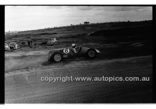 Phillip Island - 22nd April 1957 - Code 57-PD-P22457-032