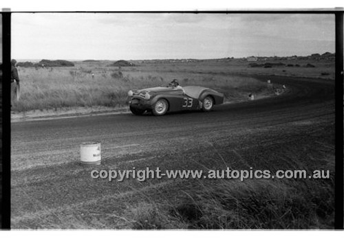 Phillip Island - 22nd April 1957 - Code 57-PD-P22457-038