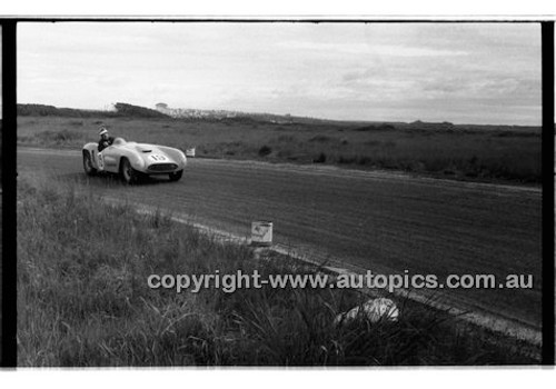 Phillip Island - 22nd April 1957 - Code 57-PD-P22457-080