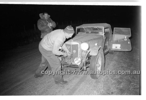 Phillip Island - 22nd April 1957 - Code 57-PD-P22457-091