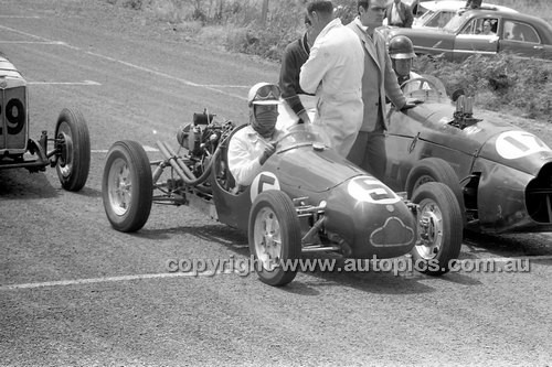 J. Marston, Cooper Vincent S/C & L. Nelson, Taipan - Phillip Island - 26th December 1957 - Code 57-PD-P261257-004