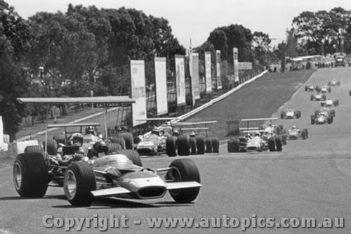 69529 - First Lap Tasman Series Sandown 1969 - Rindt Lotus 49 leads Amon Ferrari, Hill and Brabham