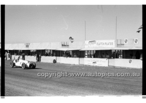 Phillip Island - 26th December 1958 - 58-PD-PI261258-025