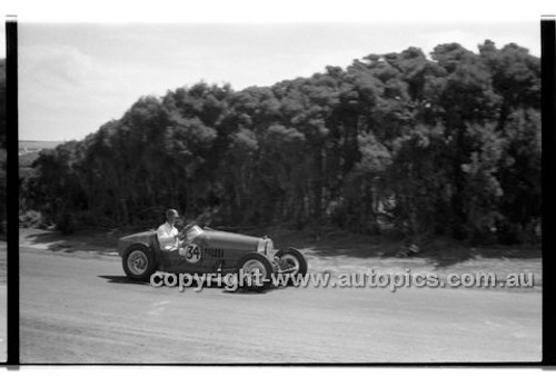 F. Elkins, Bugatti - Phillip Island - 26th December 1958 - 58-PD-PI261258-150