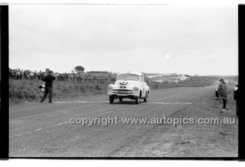 R. Gibbs, Holden - Phillip Island - 15th June 1959 - 59-PD-PI15659-011