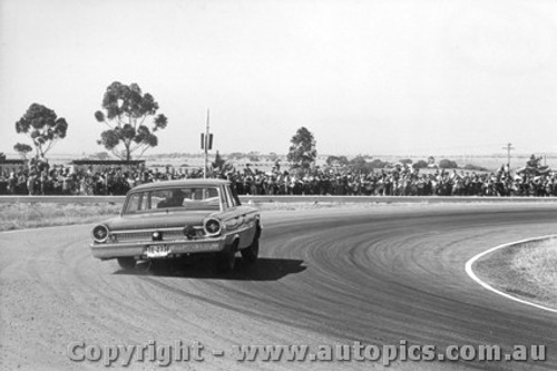 63002 - Lex Davison Ford Galaxie - Calder 1963