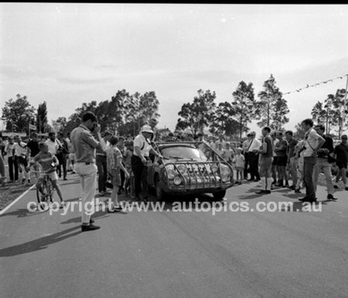 London to Sydney Marathon 1968 - Code - 68-London To Syd-049