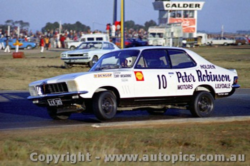 72082 - Tony Niovani  Holden Torana XU1 - Calder  1972