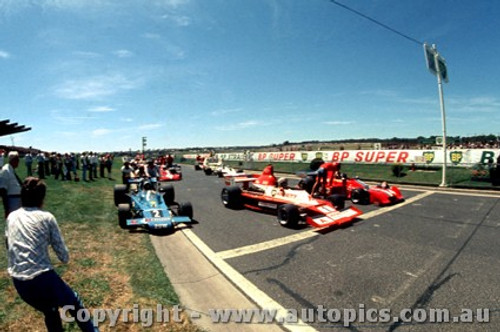 77626 -  J. Goss Matich A53 / V. Schuppan Elfin MR8 / P. Gethin Chevron B37 Chev  -  Sandown 1977