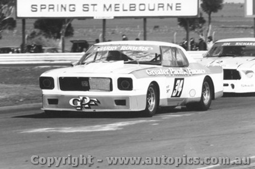 77024 - G. Rogers Monaro / J. Richards Mustang - Calder 1977